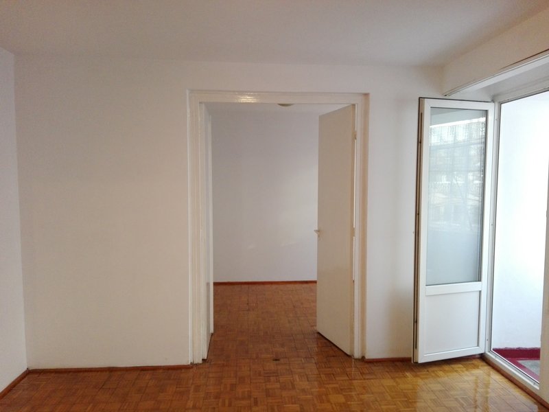 Eroii Revolutiei, 2 minute metrou,