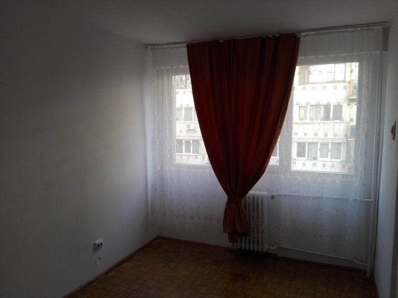 Eroii Revolutiei, 2 minute metrou,