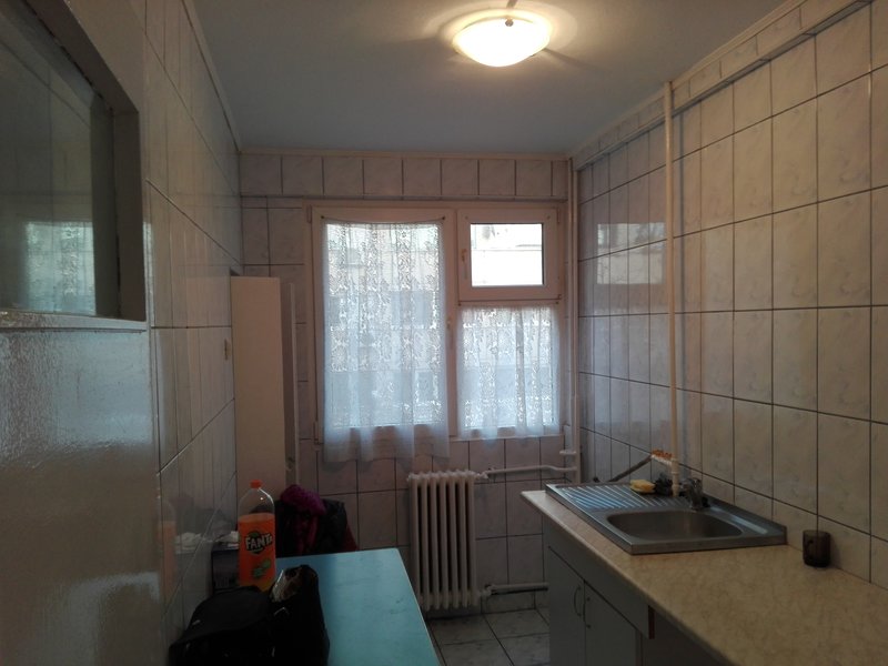 Eroii Revolutiei, 2 minute metrou,