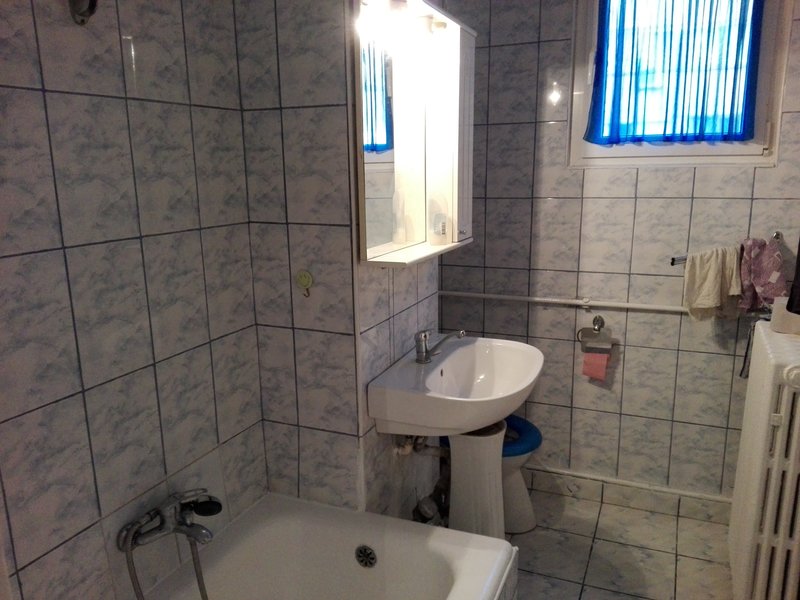 Eroii Revolutiei, 2 minute metrou,