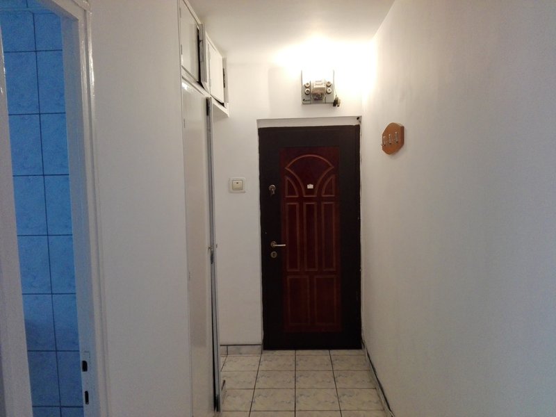 Eroii Revolutiei, 2 minute metrou,